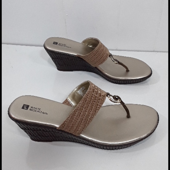 White Mountain gold between toe wedge sandals size 9.5m - Picture 3 of 8
